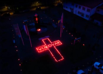 Hrvati u mjestima diljem BiH odali počast Vukovaru i svim ostalim stratištima (FOTOGALERIJA)