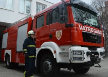 Vatrogasci na Žovnici izvlačili osobe iz automobila