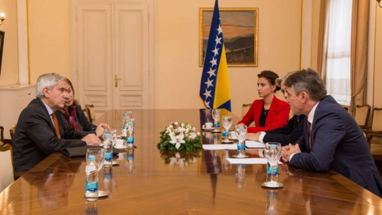 Bošnjački član Predsjedništva Komšić pozvao Macrona da posjeti BiH
