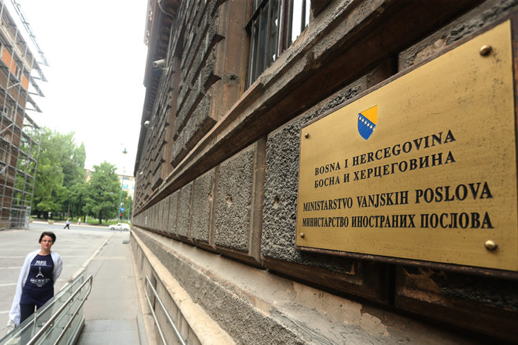 Vrisak.info doznaje: Martinu Mlinarević Ministarstvo vanjskih poslova BiH prijavilo kao službenicu s VSS-om!?