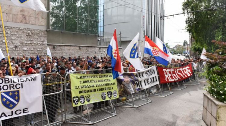 Registar koji je izazvao kaos: Političari glavne zvijezde, zapovjednici uzrok kontroverzi