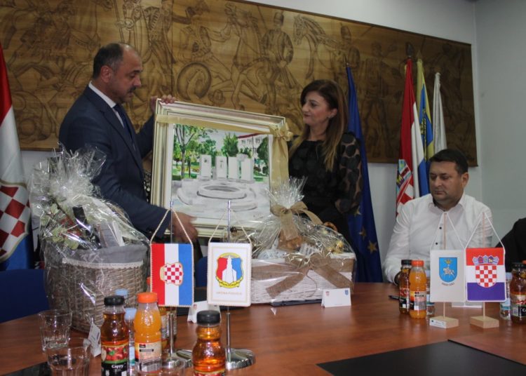 Svečano potpisana povelja o prijateljstvu i suradnji između Općine Posušje i Grada Sinja