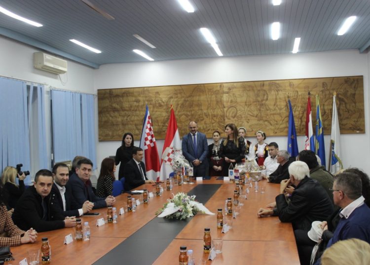 Svečano potpisana povelja o prijateljstvu i suradnji između Općine Posušje i Grada Sinja