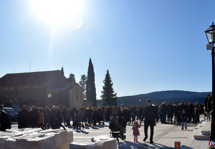 Župa Grude svečano proslavila Božić, stoljetni običaj druženja i dalje živi