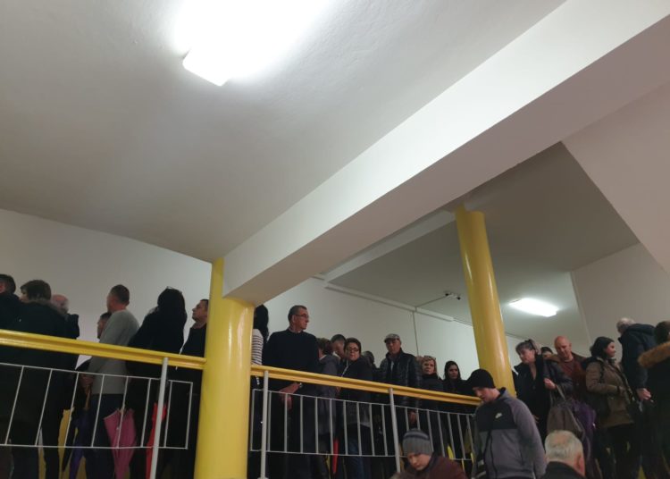 Vrisak.info na biračkim mjestima u Mostaru: Donosimo fotografije, izlaznost dobra