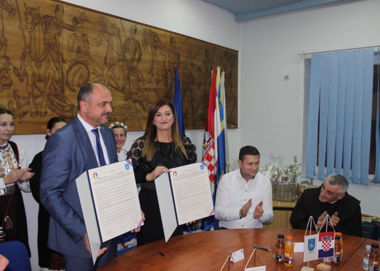 Svečano potpisana povelja o prijateljstvu i suradnji između Općine Posušje i Grada Sinja