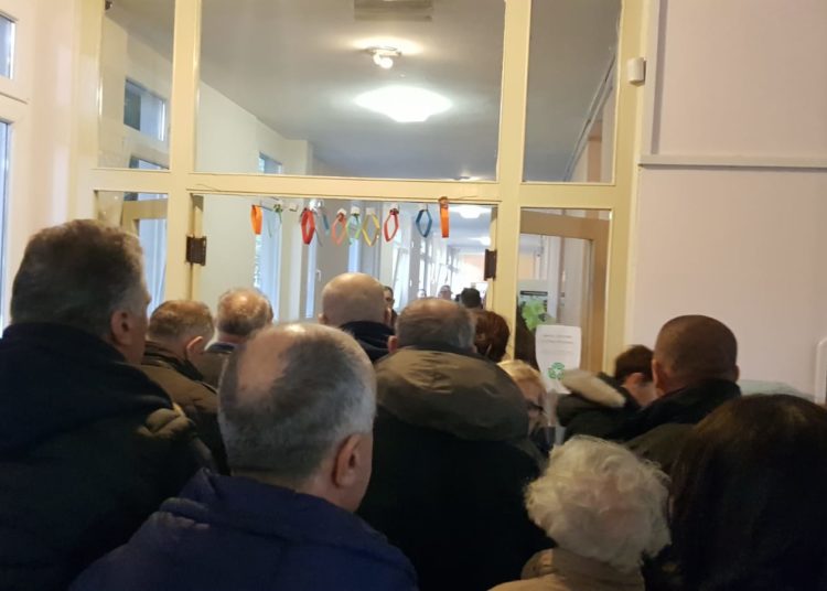 Vrisak.info na biračkim mjestima u Mostaru: Donosimo fotografije, izlaznost dobra