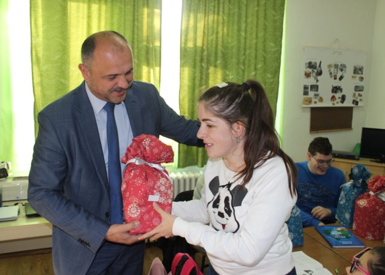Posušje: Povodom sv. Nikole načelnik Bago posjetio Odjel za djecu s posebnim potrebama