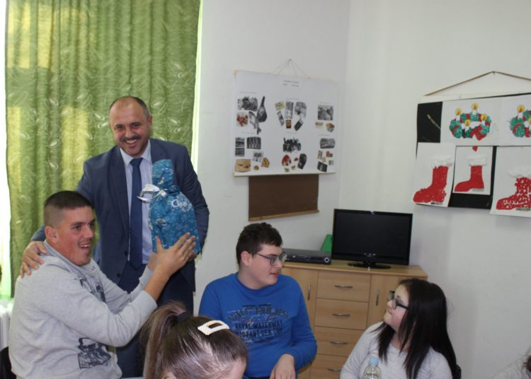 Posušje: Povodom sv. Nikole načelnik Bago posjetio Odjel za djecu s posebnim potrebama