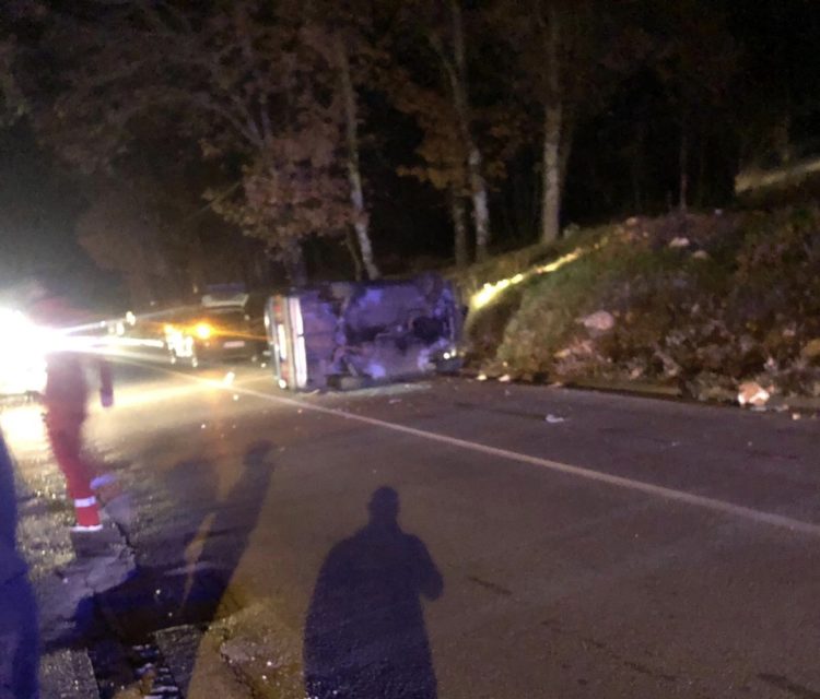 Kočerin: Dvije osobe lakše ozlijeđene u sudaru dva automobila