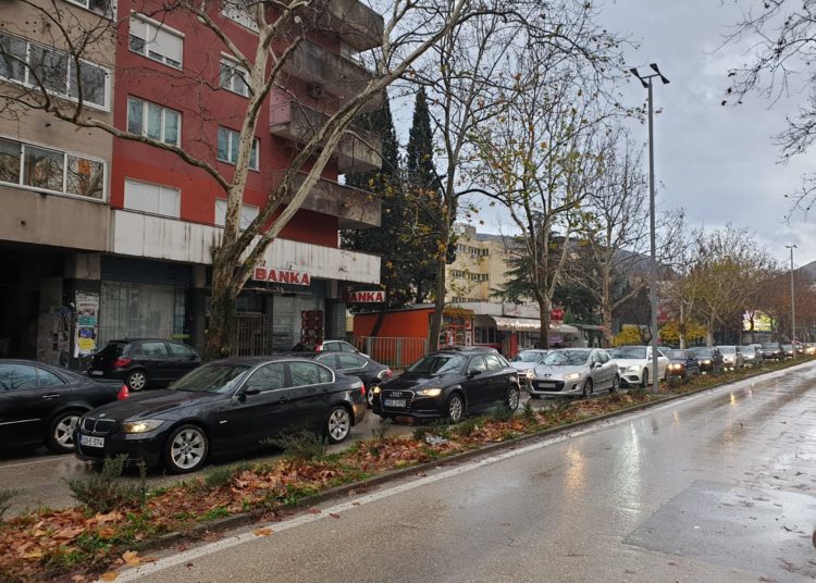 Vrisak.info na biračkim mjestima u Mostaru: Donosimo fotografije, izlaznost dobra