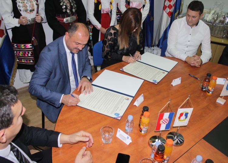 Svečano potpisana povelja o prijateljstvu i suradnji između Općine Posušje i Grada Sinja