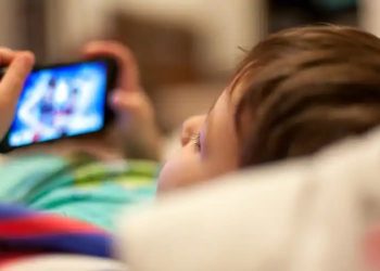 Evo kako znati je li vaše dijete spremno za pametni telefon