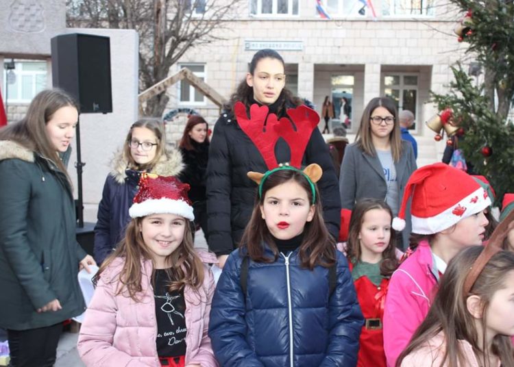 Otvorena manifestacija “Božić u Posušju” (FOTOGALERIJA)