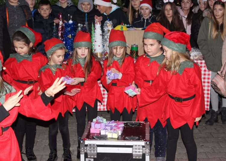 Otvorena manifestacija “Božić u Posušju” (FOTOGALERIJA)