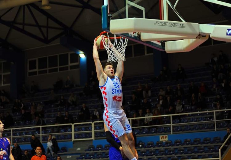 Široki slavio protiv Zrinjskog na Pecari