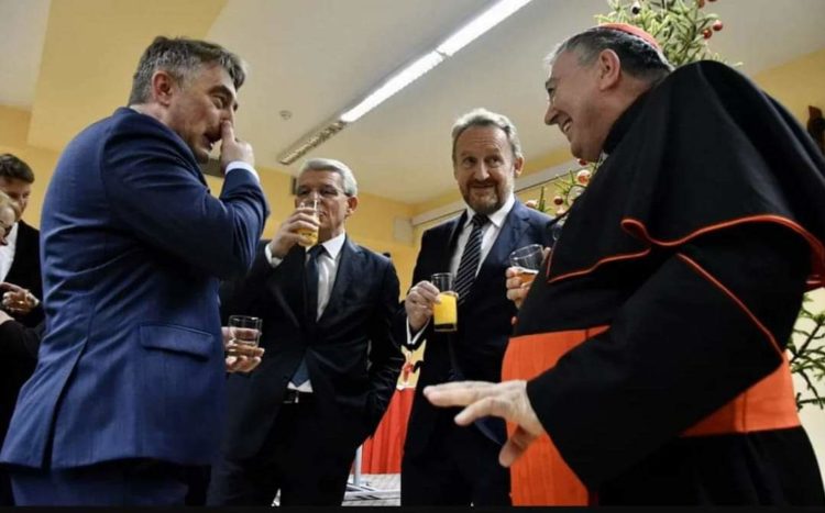 Je li uzoriti kardinal Puljić prodao Hrvate Komšiću?