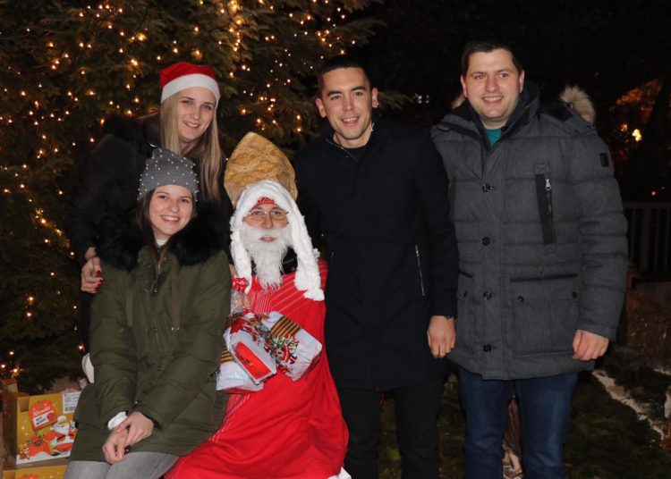 Široki Brijeg: Najmlađi na Trgu dobili darove od sv. Nikole, postavljene i jaslice