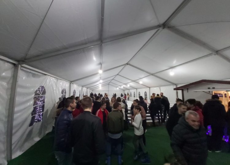 Advent u Ljubuškom privlači veliki broj posjetitelja (FOTOGALERIJA)