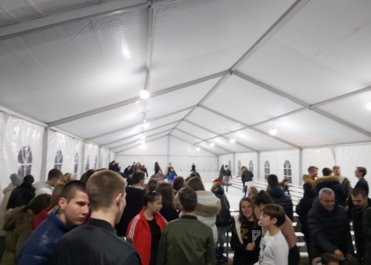 Advent u Ljubuškom privlači veliki broj posjetitelja (FOTOGALERIJA)