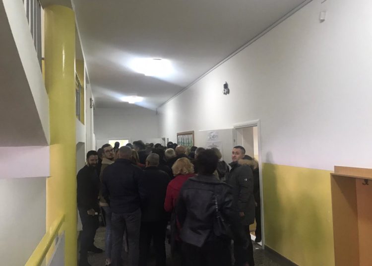 Vrisak.info na biračkim mjestima u Mostaru: Donosimo fotografije, izlaznost dobra