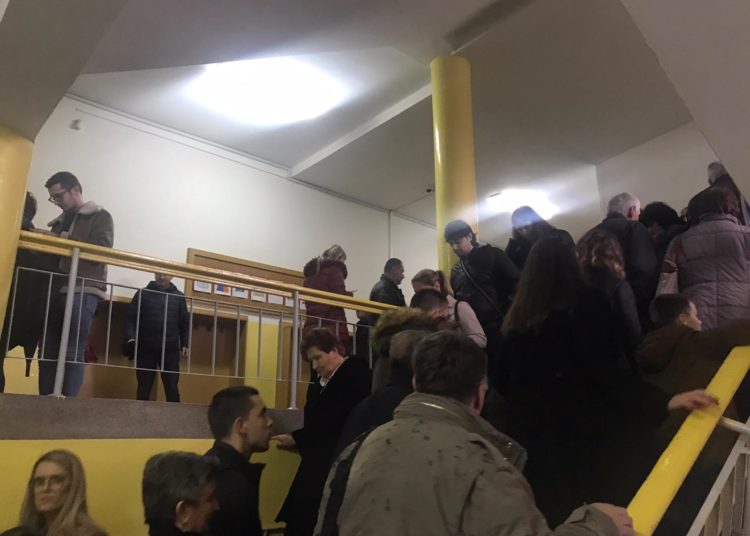 Vrisak.info na biračkim mjestima u Mostaru: Donosimo fotografije, izlaznost dobra