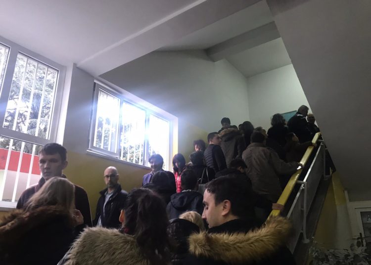 Vrisak.info na biračkim mjestima u Mostaru: Donosimo fotografije, izlaznost dobra