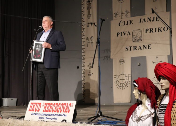 Koncert HKUD „Hercegovac“ oduševio publiku u Širokom Brijegu!