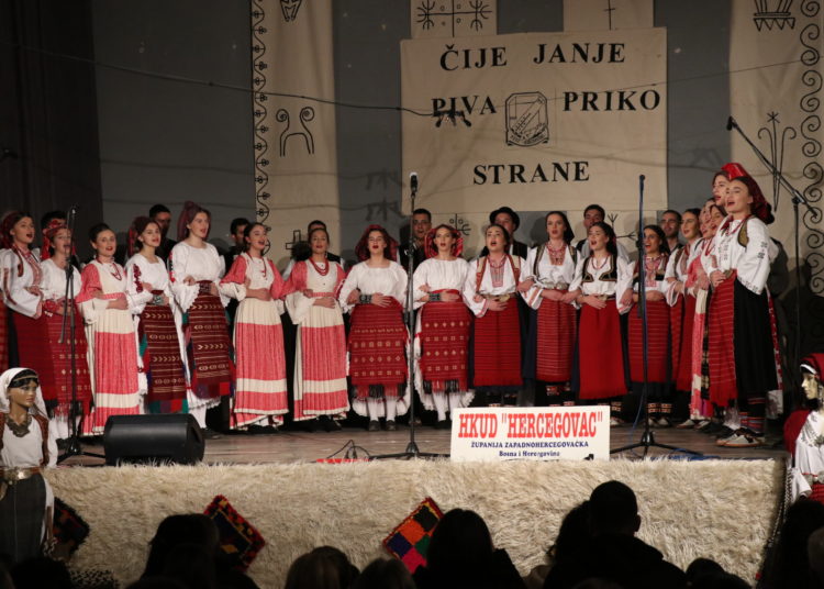 Koncert HKUD „Hercegovac“ oduševio publiku u Širokom Brijegu!