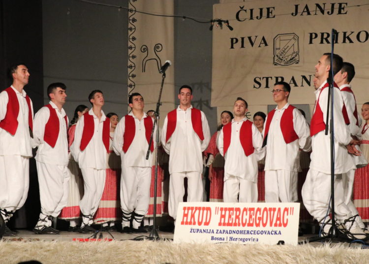 Koncert HKUD „Hercegovac“ oduševio publiku u Širokom Brijegu!