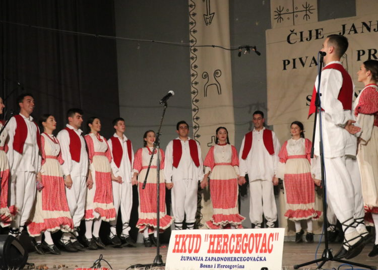 Koncert HKUD „Hercegovac“ oduševio publiku u Širokom Brijegu!