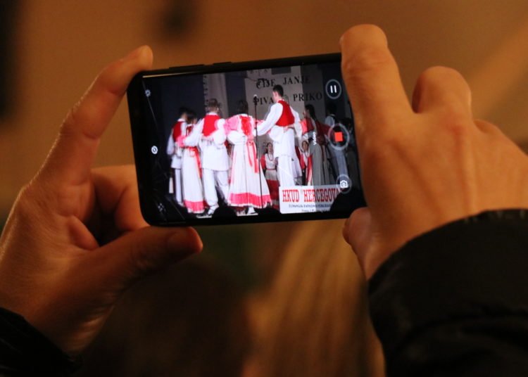 Koncert HKUD „Hercegovac“ oduševio publiku u Širokom Brijegu!