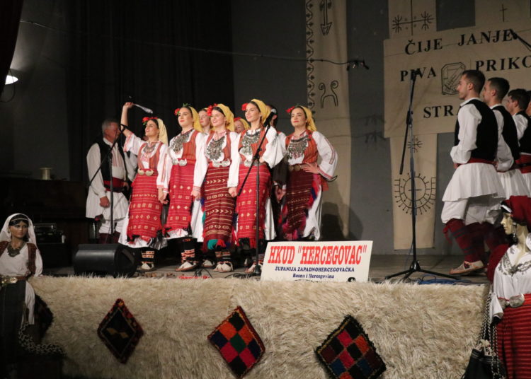 Koncert HKUD „Hercegovac“ oduševio publiku u Širokom Brijegu!