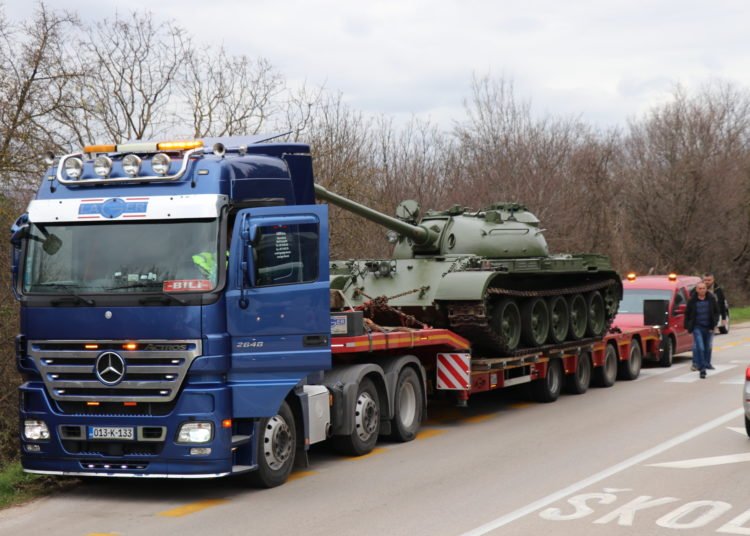 Postavljen tenk na spomen obilježju zaustavljanja tenkova Široki Brijeg – Polog
