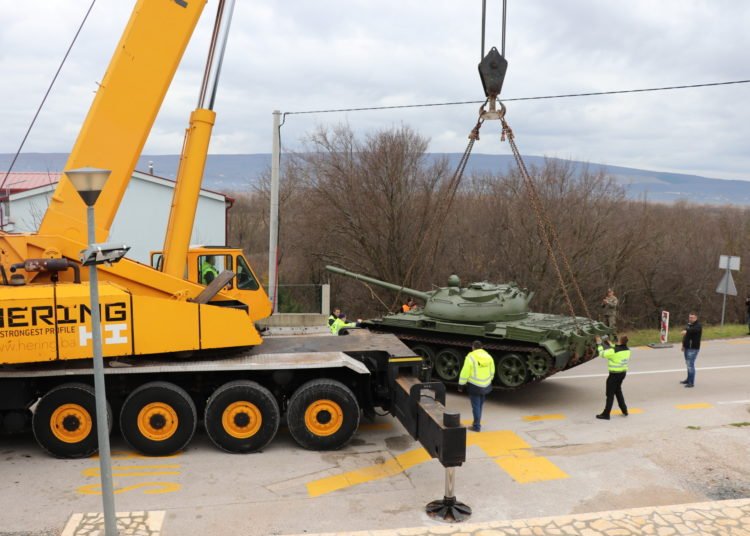 Postavljen tenk na spomen obilježju zaustavljanja tenkova Široki Brijeg – Polog