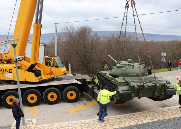 Postavljen tenk na spomen obilježju zaustavljanja tenkova Široki Brijeg – Polog