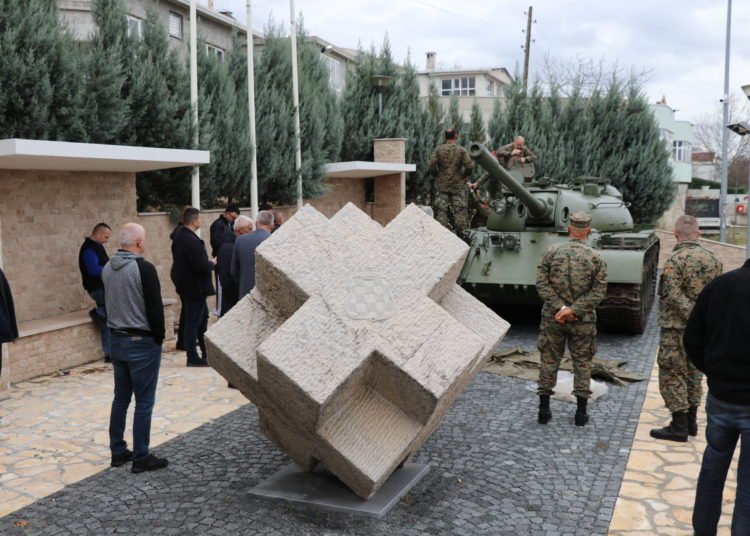 Postavljen tenk na spomen obilježju zaustavljanja tenkova Široki Brijeg – Polog