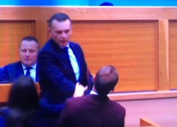 Lukač fizički nasrnuo na Stanivukovića, prekinuta sjednica Narodne skupštine RS-a