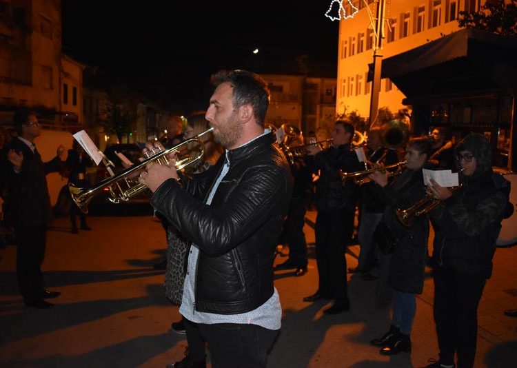 “Advent u Ljubuškom”: Mnoštvo građana na prvoj večeri