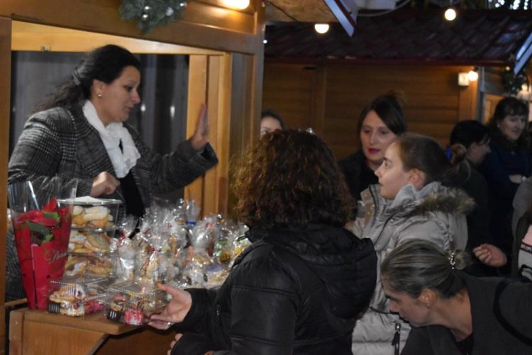 “Advent u Ljubuškom”: Mnoštvo građana na prvoj večeri