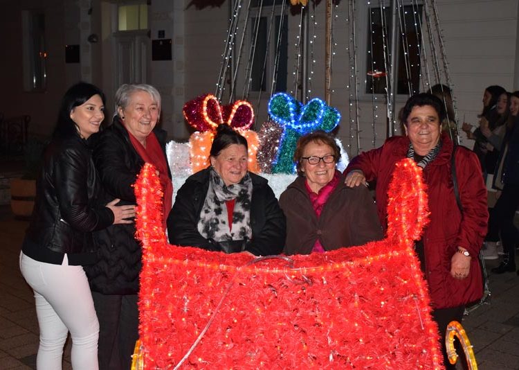 “Advent u Ljubuškom”: Mnoštvo građana na prvoj večeri