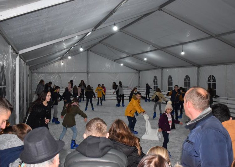 “Advent u Ljubuškom”: Mnoštvo građana na prvoj večeri