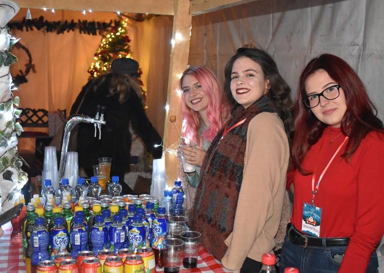 Otvoren Božićni sajam Udruge mladih Agape