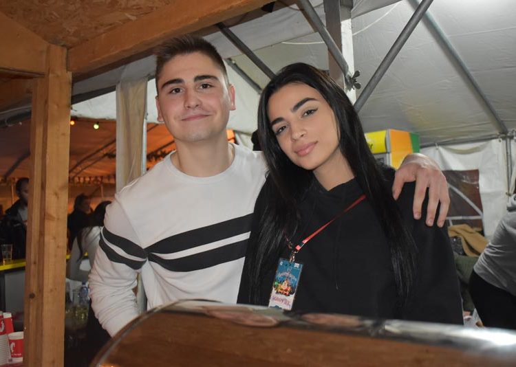 Otvoren Božićni sajam Udruge mladih Agape