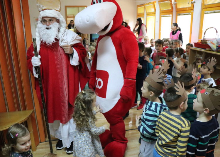 Centralko darivao djecu povodom svetog Nikole!