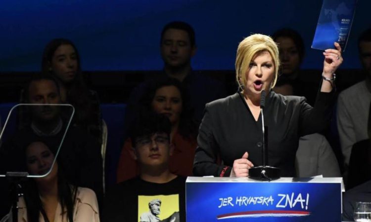 Grabar-Kitarović: Postoji crta ispod koje hrvatski narod i Vukovar ne mogu ići