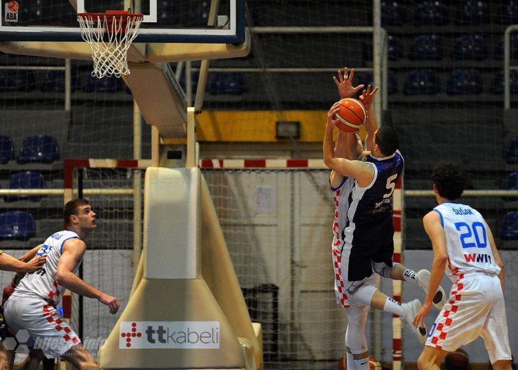 Široki deklasirao Student na Pecari