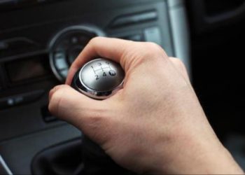 Nevolje s mjenjačem: Vozačke greške mogu ozbiljno oštetiti ovaj dio vozila