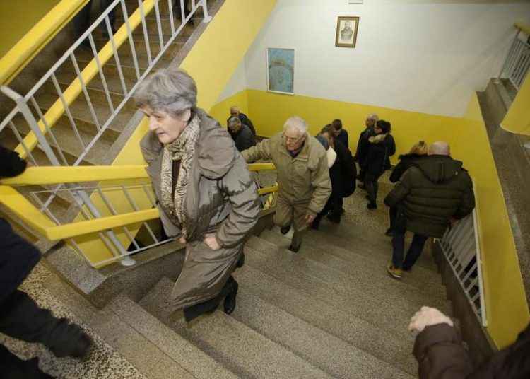 Na biračkim mjestima u Mostaru gužva od samog otvaranja birališta