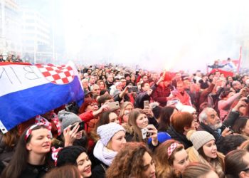 Srebrne rukometaše na Trgu bana Jelačića dočekale tisuće navijača